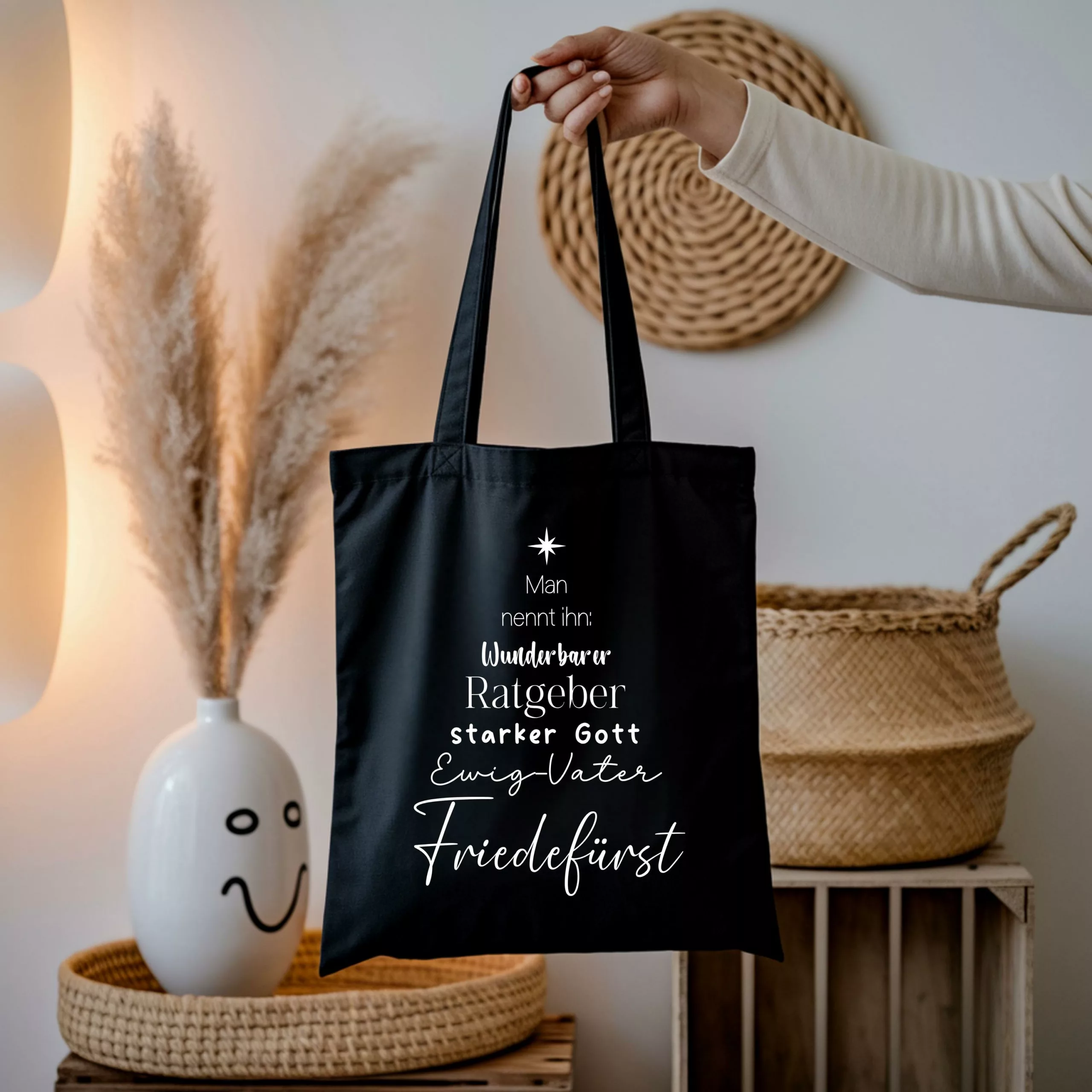 Bedruckte Baumwolltasche schwarz - christliche Botschaft I Man nennt ihn Wunderbarer I Ratgeber I starker Gott I Ewig Vater I Friedefürst – Bild 7