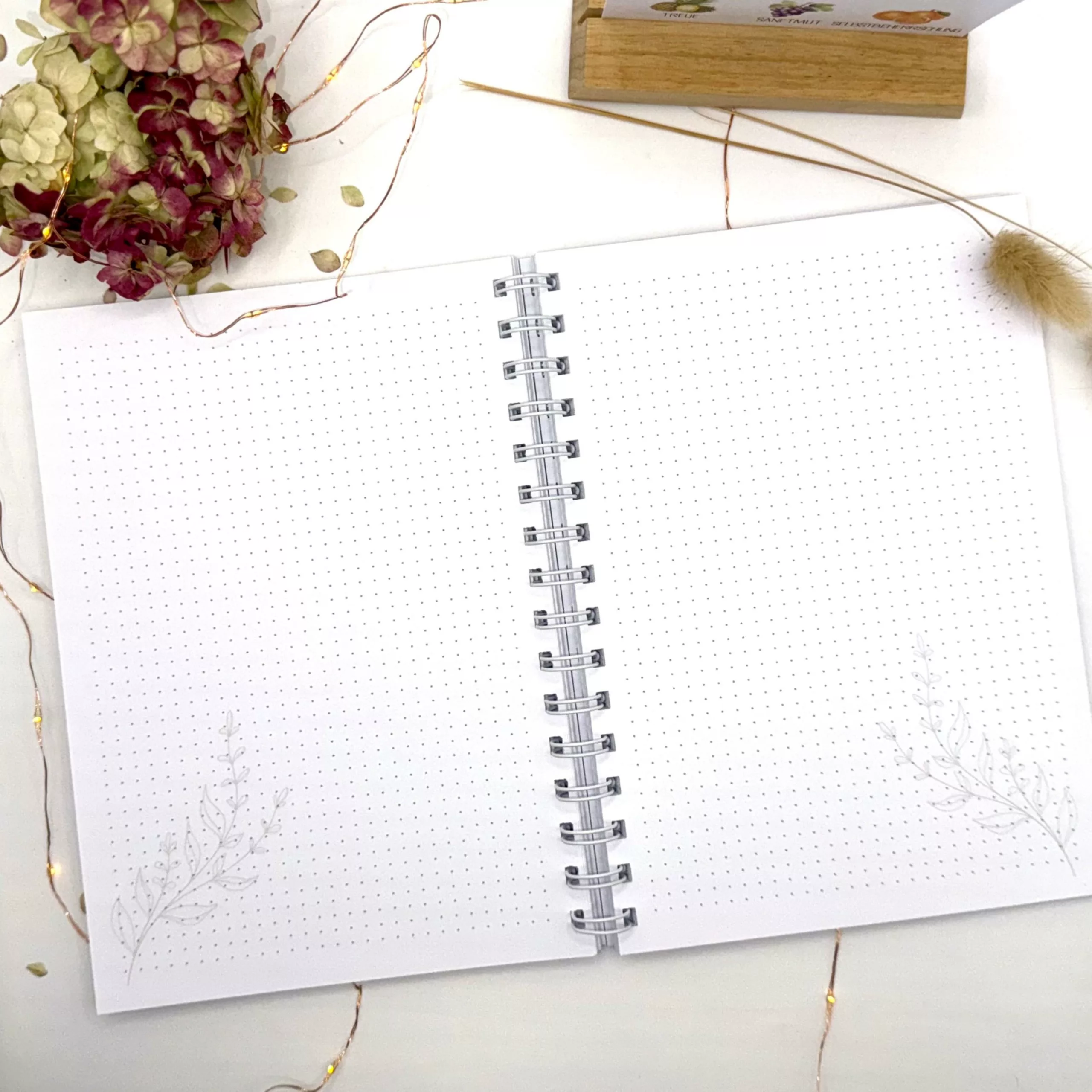 Notizbuch A5 I Notizen I Schreibheft I Notizblock gepunktet I Christlich I Bibel I Du bist ein Gott der mich sieht. 1. Mose 16,13